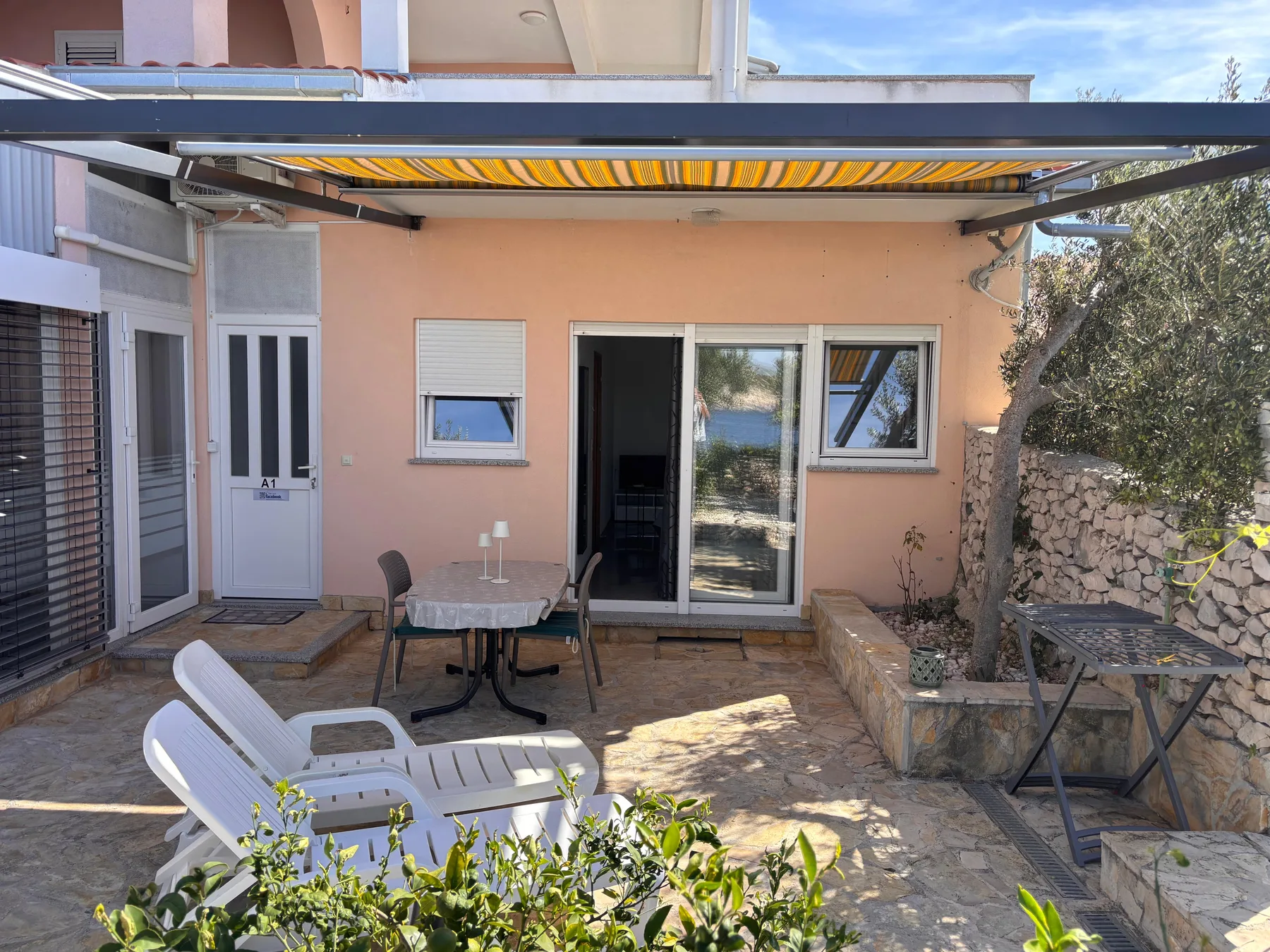Privatni ulaz i terasa apartmana