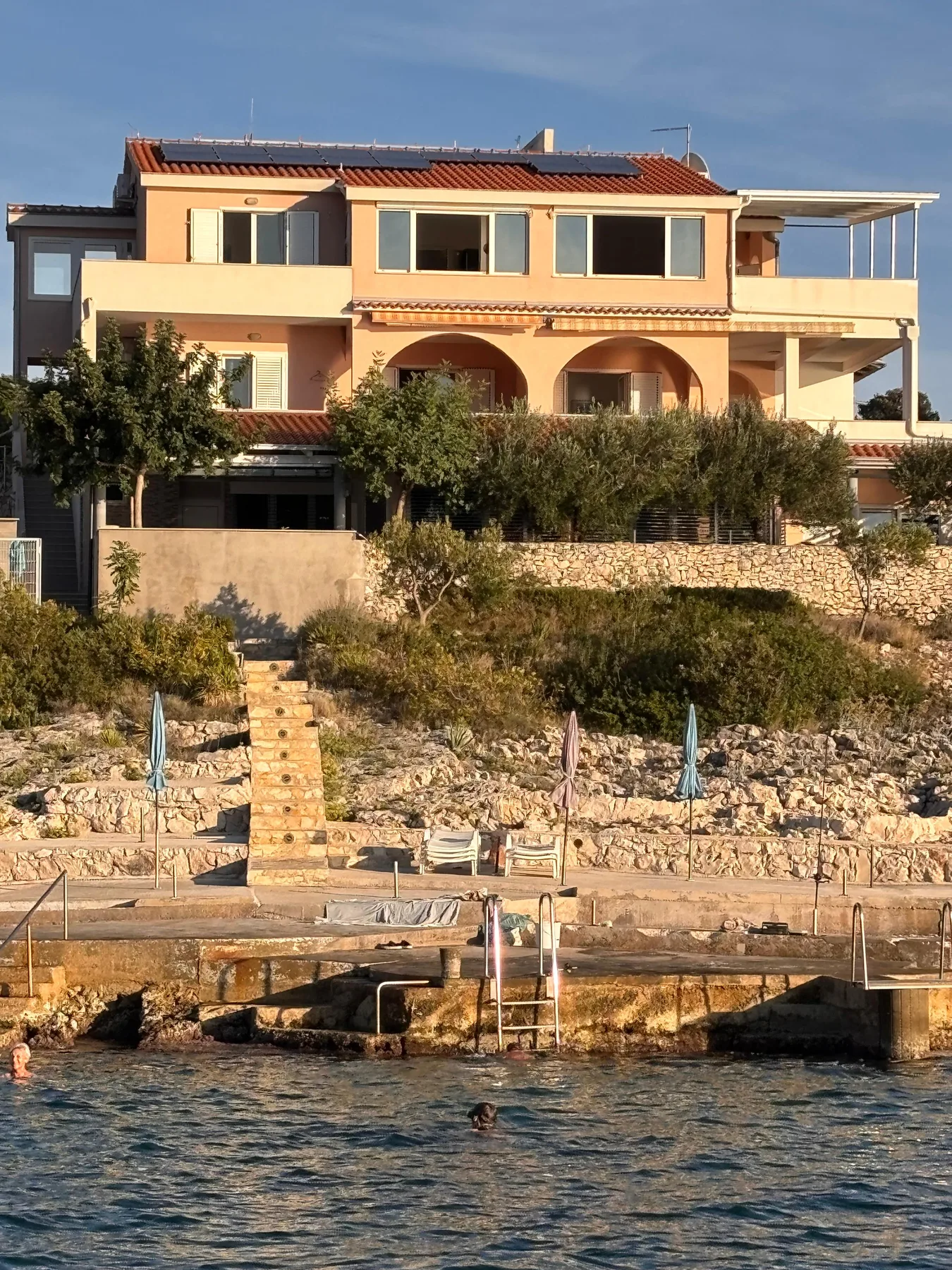 Kuća Apartments PuntaPlanka iznad privatnog kupališta