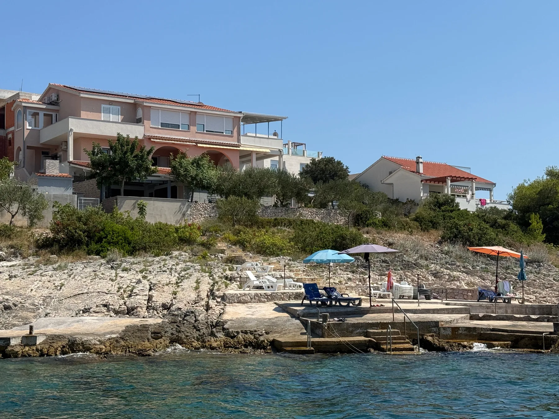Apartments PuntaPlanka neposredno uz uvalu